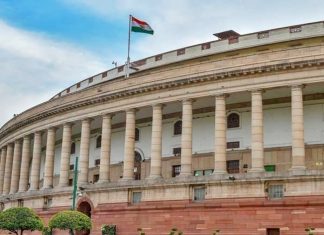 संसदेत विरोधकांच्या गदारोळामुळे संसदेचं कामकाज सोमवार सकाळ ११ पर्यंत तहकूब