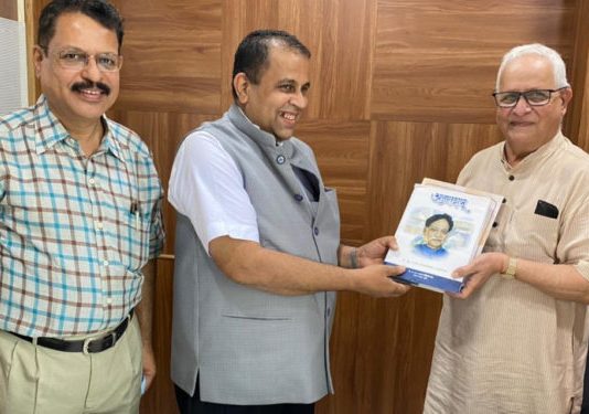 वि.स.पागे संसदीय प्रशिक्षण केंद्राच्या मानद सल्लागारपदी हेमंत टकले