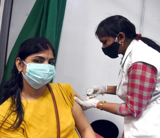 देशभरातील ६ राज्य आणि केंद्र शासित प्रदेशांत पात्र नागरिकांना कोविड प्रतिबंधक लसींची पहिली मात्रा पूर्ण