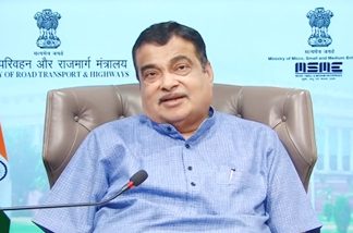 नितीन गडकरी यांच्याकडून दिल्ली- मुंबई द्रुतगती मार्गाच्या कामाची पाहणी