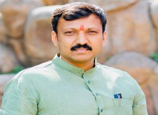 घरोघरी शौचालय उपलब्ध असतानाही ते न वापरणाऱ्या ग्रामस्थांना नोटीसा देण्यात येणार