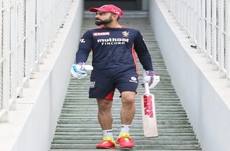 रॉयल चॅलेंजर्स बँगलोर संघाच्या कर्णधारपदावरुन पायउतार होणार – विराट कोहली