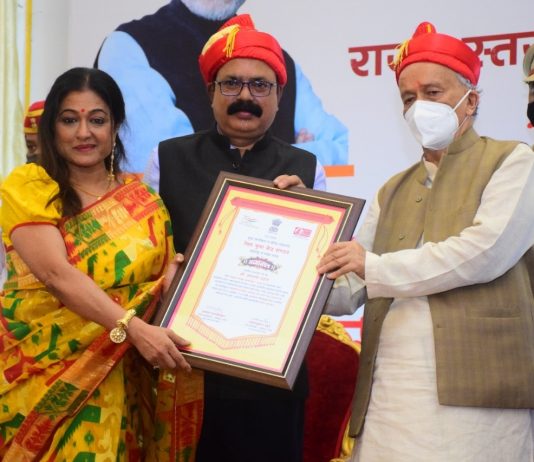 राज्यस्तरीय युवा उत्कृष्ट संस्था / मंडळ पुरस्कार राज्यपाल भगतसिंग कोश्यारी यांच्या हस्ते प्रदान