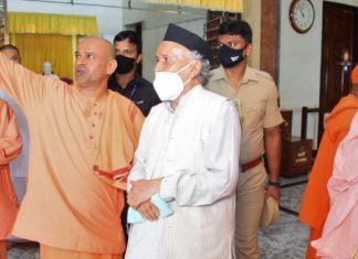 राज्यपाल भगत सिंह कोश्यारी यांची रामकृष्ण मठाला भेट