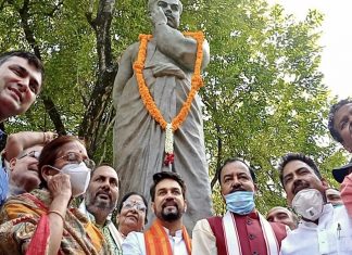 देशातल्या ६ लाख गावांमध्ये राबविण्यात येणाऱ्या स्वच्छ भारत मोहिमेचा केंद्रीय मंत्री अनुराग ठाकूर यांच्याकडून शुभारंभ