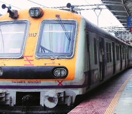 लसीकरण पूर्ण झालेल्या सरकारी कर्मचाऱ्यांनाच मिळणार रेल्वेचा पास