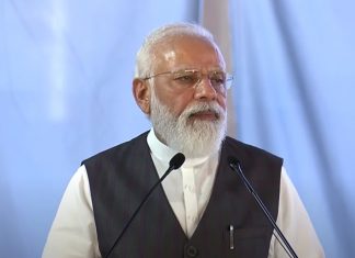 प्रधानमंत्री नरेंद्र मोदी यांनी गुजरातच्या मुख्यमंत्रीपदाचा पदभार स्वीकारल्यानंतरच्या त्यांच्या सार्वजनिक जीवनाची २० वर्ष पूर्ण