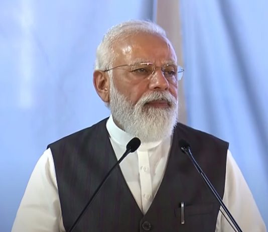 प्रधानमंत्री नरेंद्र मोदी यांनी गुजरातच्या मुख्यमंत्रीपदाचा पदभार स्वीकारल्यानंतरच्या त्यांच्या सार्वजनिक जीवनाची २० वर्ष पूर्ण