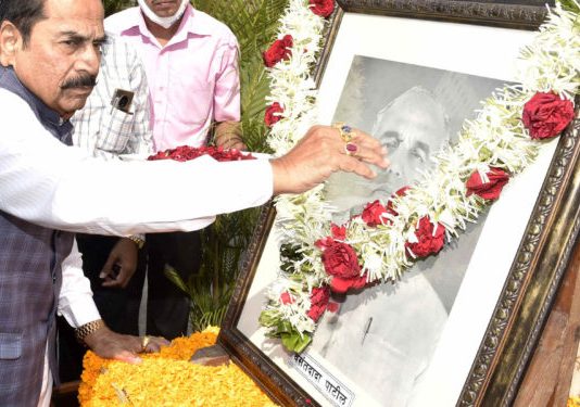 माजी मुख्यमंत्री दिवंगत वसंतदादा पाटील यांच्या जयंतीनिमित्त विधान भवनात अभिवादन