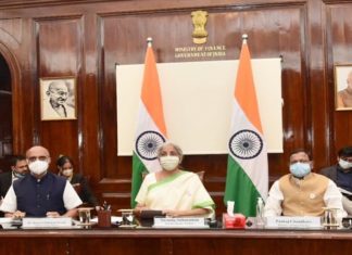 पेट्रोल-डिझेलवरच्या नुकत्याच झालेल्या करकपातीचा संपूर्ण भार केंद्र सरकार उचलणार