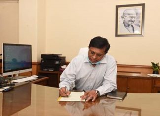 मनोरंजन उद्योग लवकरच १०० अब्ज डॉलर्सचा टप्पा गाठेल, असा केंद्रीय माहिती आणि प्रसारण सचिवांना विश्वास