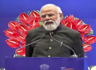 ग्राहक येण्याची वाट न पाहता बँकांनी त्यांच्यापर्यंत जावं असं प्रधानमंत्र्यांचं आवाहन