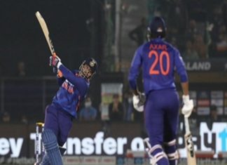 न्यूझीलंड विरुद्धचा पहिला टी ट्वेंटी क्रिकेट सामना भारतानं पाच गडी राखून जिंकला