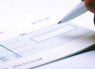 कोरोनामुळे घरातला कर्ता पुरुष गमावलेल्या महिला आणि बालकांना यवतमाळ जिल्ह्यात मदत निधीचे धनादेश वितरीत