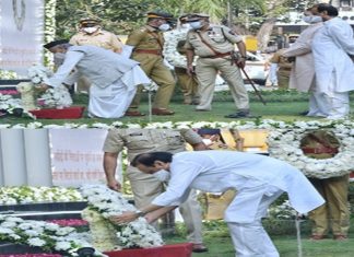 २६/११ च्या मुंबई दहशतवादी हल्ल्यातल्या शहिदांना विविध मान्यवरांसह देशाची आदरांजली