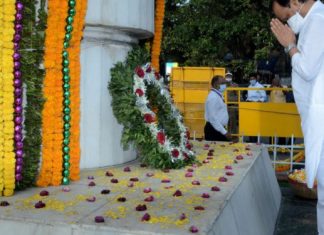 संयुक्त महाराष्ट्राच्या आंदोलनातील हुतात्मा वीरांना उपमुख्यमंत्री अजित पवार यांच्याकडून अभिवादन