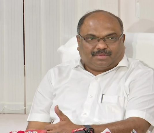 निलंबित केलेले कर्मचारी सोमवारपर्यंत कामावर आल्यास त्यांना रुजू करुन घेण्याची एसटी महामंडळाची भूमिका