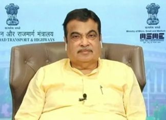 येत्या तीन वर्षात सुमारे ३६ हजार ५०० किलोमीटर लांबीचे राष्ट्रीय महामार्ग बांधणार असल्याचं केंद्रीय मंत्री नितिन गडकरी यांचं लोकसभेत प्रतिपादन