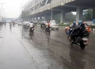 अरबी समुद्राच्या अग्नेय भागात चक्रीवादळाची परिस्थीत निर्माण झाल्याच्या प्रभावानं राज्याच्या अनेक भागात आजही पावसाची हजेरी