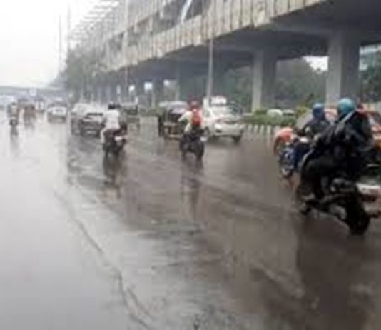 अरबी समुद्राच्या अग्नेय भागात चक्रीवादळाची परिस्थीत निर्माण झाल्याच्या प्रभावानं राज्याच्या अनेक भागात आजही पावसाची हजेरी