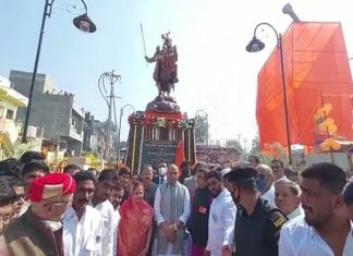 देश आणि राज्यांच्या भरभराटीसाठी महामार्ग आधी बांधले जावेत, संरक्षण मंत्री राजनाथ सिंग यांचं धुळ्यात प्रतिपादन