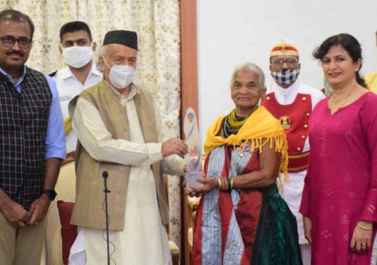 आदिवासी पर्यावरण कार्यकर्त्या तुलसी गौडा मदर तेरेसा पुरस्काराने सन्मानित