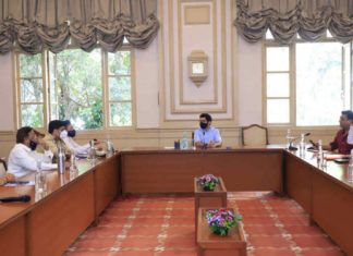 मुंबईतील विविध विकास प्रकल्पांच्या कामांचा मंत्री आदित्य ठाकरे यांनी घेतला आढावा