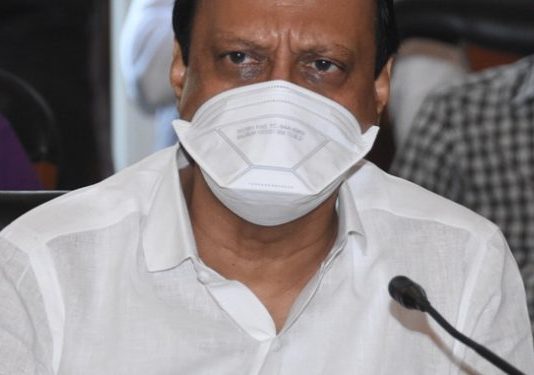 लसीकरण वाढविण्यासाठी लोकप्रतिनिधींनी पुढाकार घ्यावा – उपमुख्यमंत्री अजित पवार