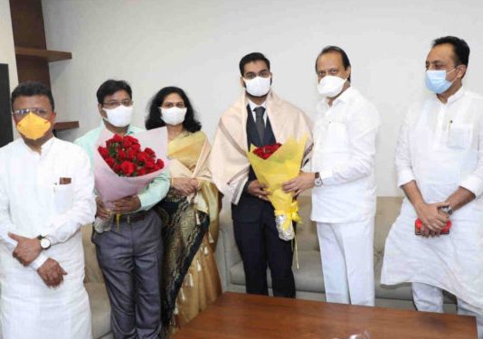 सीडीएस परीक्षेत देशात प्रथम आलेल्या अपूर्व पडघान याचे उपमुख्यमंत्र्यांनी केले कौतुक