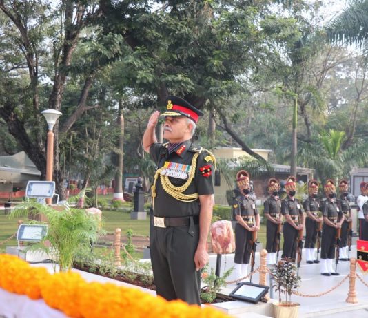 74 व्या लष्करदिनानिमित्त हुतात्म्यांना आदरांजली