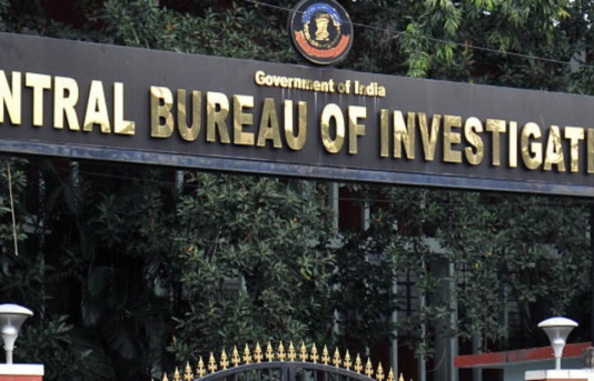 सीबीआयकडून एका अधिकाऱ्यासह साथीदाराला लाच प्रकरणी अटक