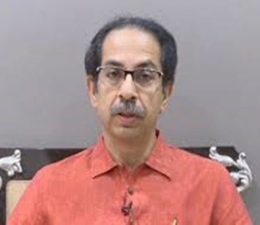 आंतरराष्ट्रीय स्तरावरच्या पदक विजेत्या ८ खेळाडूंना आणि त्यांच्या मार्गदर्शकांना राज्य सरकारकडून विशेष पुरस्कार जाहीर