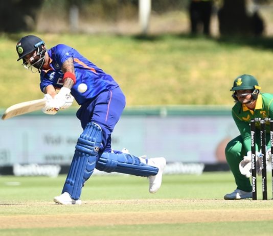 दक्षिण आफ्रिकेत सुरु असलेल्या दुसऱ्या एकदिवसीय क्रिकेट सामन्यात भारताचं दक्षिण आफ्रिकेपुढं २८८ धावांचं आव्हान