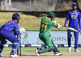 दक्षिण आफ्रिकेविरुद्धच्या एकदिवसीय क्रिकेट मालिकेतल्या तिसऱ्या सामन्यात भारतीय गोलंदाजांची चमकदार कामगिरी