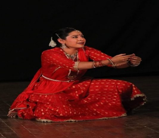 प्रजासत्ताकदिनी होणाऱ्या संचलनात महाराष्ट्रातील कलाकारांद्वारे भारतीय शास्त्रीय नृत्य प्रकारांच सादरीकरण