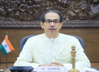 मुखपट्टीच्या सक्तीवर अभ्यास करण्याचा मुख्यमंत्र्यांच्या कोरोना कृती गटाला सूचना मुखपट्टीच्या सक्तीवर अभ्यास करण्याची मुख्यमंत्र्यांची कोरोना कृती गटाला सूचना