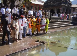 राज्यपाल भगत सिंह कोश्यारी यांनी श्री क्षेत्र त्र्यंबकेश्वराचे दर्शन घेऊन पूजन केले