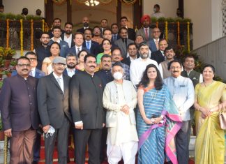 सावित्रीबाई फुले यांच्या पूर्णाकृती पुतळ्याचे अनावरण