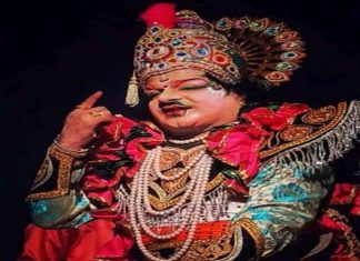 दशावतारी कलाकार सुधीर कलिंगण यांच्या नावाने दरवर्षी दशावतार महोत्सवाचे आयोजन