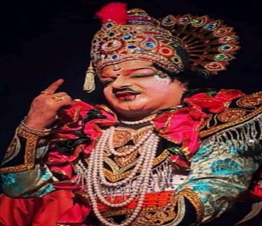 दशावतारी कलाकार सुधीर कलिंगण यांच्या नावाने दरवर्षी दशावतार महोत्सवाचे आयोजन