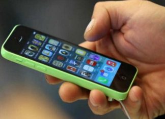 गेले २ वर्षं सार्वजनिक कार्यक्रम बंद असल्यामुळे अनेक जण हे मोबाइलच्या अधीन