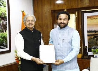 मराठी भाषेला अभिजात दर्जा मिळावा यासाठी सुभाष देसाई यांनी घेतली केंद्रीय सांस्कृतिक मंत्र्यांची भेट