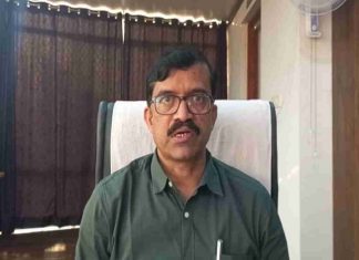 दहावी – बारावीच्या परीक्षा ऑफलाइनच होणार, शिक्षण घेत असलेल्या शाळा-महाविद्यालयातच होणार परीक्षा