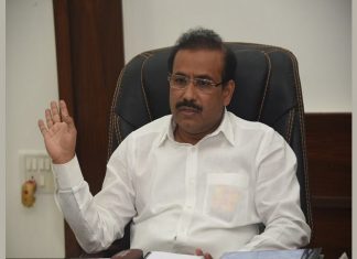 राज्यातले निर्बंध हळूहळू आणखी शिथील करणार असल्याचं आरोग्यमंत्र्यांचं आश्वासन