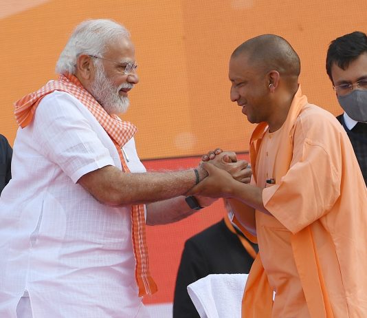 पंतप्रधानांनी, योगी आदित्यनाथ आणि त्यांच्या मंत्रिमंडळातील सदस्यांचे शपथ ग्रहण केल्याबद्दल अभिनंदन केले