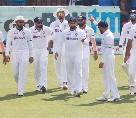 दुसऱ्या कसोटी क्रिकेट सामन्याच्या पहिल्या डावात भारताची श्रीलंकेवर १४३ धावांची आघाडी