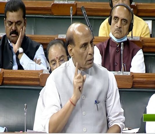 आत्मनिर्भर भारत योजने अंतर्गत संरक्षण सामग्रीच्या उत्पादनासाठी स्थानिकांना प्राधान्य देण्यावर केंद्र सरकारचा भर