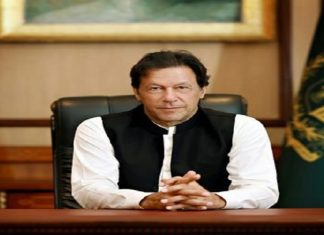 इम्रान खान यांच्या सरकारविरोधात उद्या मांडल्या जाणाऱ्या अविश्वास ठरावा आधी घटक पक्षातल्या सदस्यांचा राजीनामा