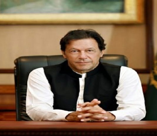 इम्रान खान यांच्या सरकारविरोधात उद्या मांडल्या जाणाऱ्या अविश्वास ठरावा आधी घटक पक्षातल्या सदस्यांचा राजीनामा