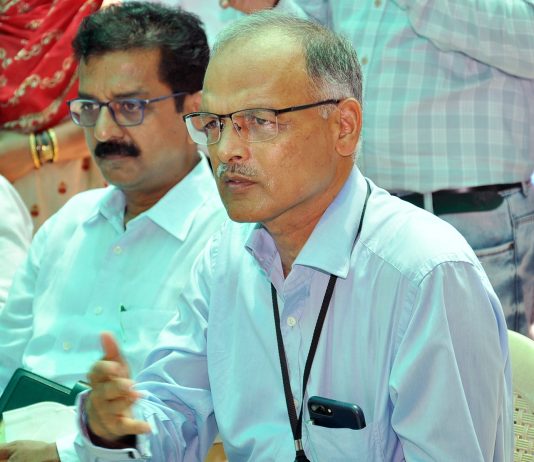 तृतीयपंथीयांचे नाव मतदार यादीत नोंदविण्यासाठी त्यांच्या गुरुंनी सहकार्य करावे – प्रधान सचिव श्रीकांत देशपांडे